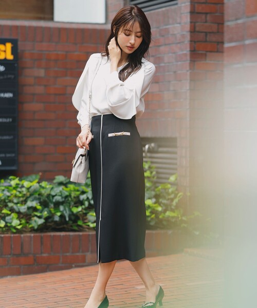 ANY SIS(エニィスィス)の「【全方位 好印象】フェミニンブラウス×ビットタイトスカート セット(セットアップ・レディース・ブラック系/アイボリー系・4)」の6枚目の写真