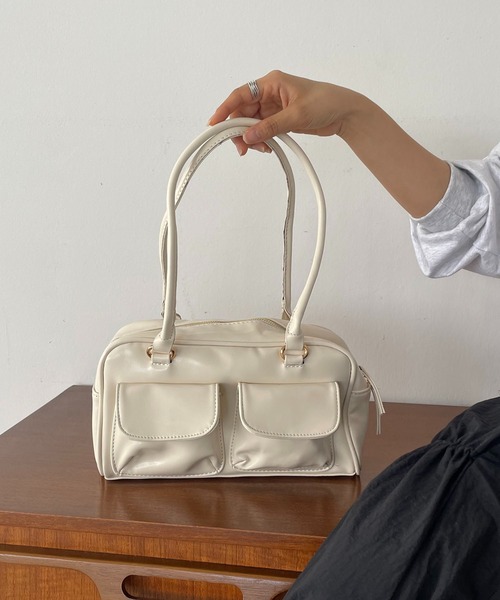 210nouve(トゥージュヌーブ)の「フラップポケットワイドボストンバッグ(ボストンバッグ・レディース・アイボリー/ブラック/レッド/ブラウン・FREE)」の2枚目の写真