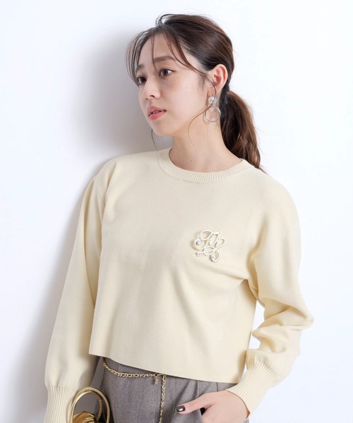 【安心発送】 JUSGLITTY（ジャスグリッティー）の「ブローチ付クロップド トップス