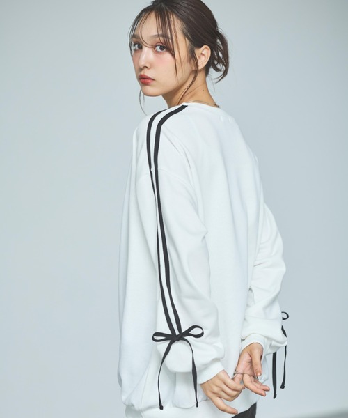 INGNI（イング）の「袖テープライン＆リボンスウェットチュニック（スウェット・レディース・ホワイト×ブラック/グレー×ホワイト/ブラック×ホワイト・M）」の4枚目の写真
