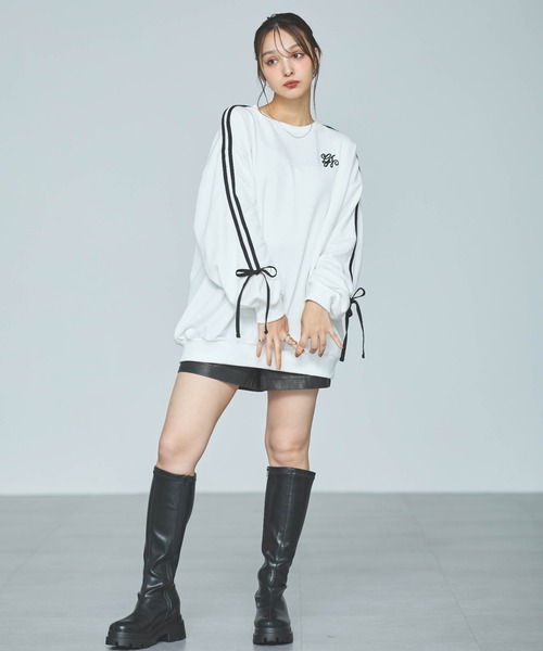 INGNI（イング）の「袖テープライン＆リボンスウェットチュニック（スウェット・レディース・ホワイト×ブラック/グレー×ホワイト/ブラック×ホワイト・M）」の5枚目の写真