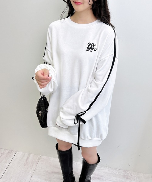 INGNI（イング）の「袖テープライン＆リボンスウェットチュニック（スウェット・レディース・ホワイト×ブラック/グレー×ホワイト/ブラック×ホワイト・M）」の7枚目の写真