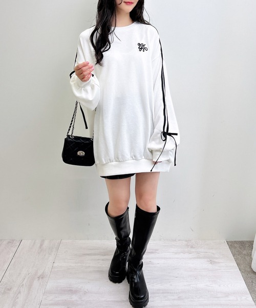 INGNI（イング）の「袖テープライン＆リボンスウェットチュニック（スウェット・レディース・ホワイト×ブラック/グレー×ホワイト/ブラック×ホワイト・M）」の9枚目の写真