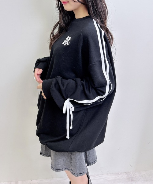 INGNI（イング）の「袖テープライン＆リボンスウェットチュニック（スウェット・レディース・ホワイト×ブラック/グレー×ホワイト/ブラック×ホワイト・M）」の13枚目の写真