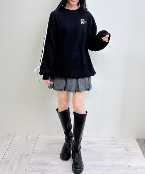 INGNI（イング）の「袖テープライン＆リボンスウェットチュニック（スウェット・レディース・ホワイト×ブラック/グレー×ホワイト/ブラック×ホワイト・M）」の17枚目の写真