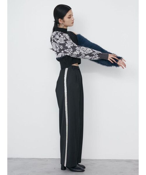 MURUA(ムルーア)の「ビジューラインパンツ(その他パンツ・レディース・グレー/ベージュ/ブラック・1/2)」の6枚目の写真