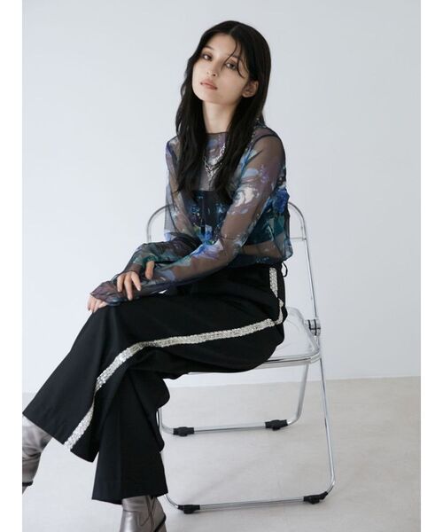 MURUA(ムルーア)の「ビジューラインパンツ(その他パンツ・レディース・グレー/ベージュ/ブラック・1/2)」の8枚目の写真