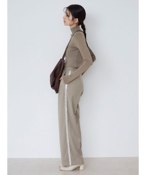 MURUA(ムルーア)の「ビジューラインパンツ(その他パンツ・レディース・グレー/ベージュ/ブラック・1/2)」の14枚目の写真
