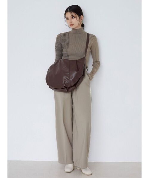 MURUA(ムルーア)の「ビジューラインパンツ(その他パンツ・レディース・グレー/ベージュ/ブラック・1/2)」の15枚目の写真