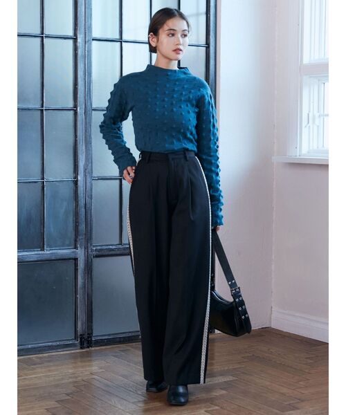 MURUA(ムルーア)の「ビジューラインパンツ(その他パンツ・レディース・グレー/ベージュ/ブラック・1/2)」の18枚目の写真