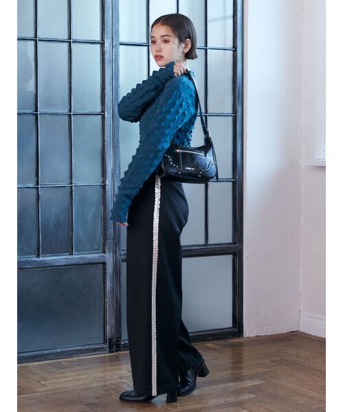 MURUA(ムルーア)の「ビジューラインパンツ(その他パンツ・レディース・グレー/ベージュ/ブラック・1/2)」の19枚目の写真