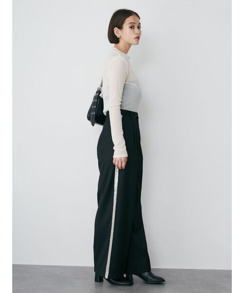 MURUA(ムルーア)の「ビジューラインパンツ(その他パンツ・レディース・グレー/ベージュ/ブラック・1/2)」の22枚目の写真