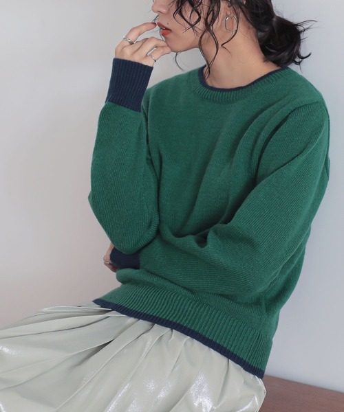 n'OrLABEL(ノアールレーベル)の「配色クルーネックニット(ニット/セーター・レディース・ブルー/グリーン/レッド・2/1)」の2枚目の写真