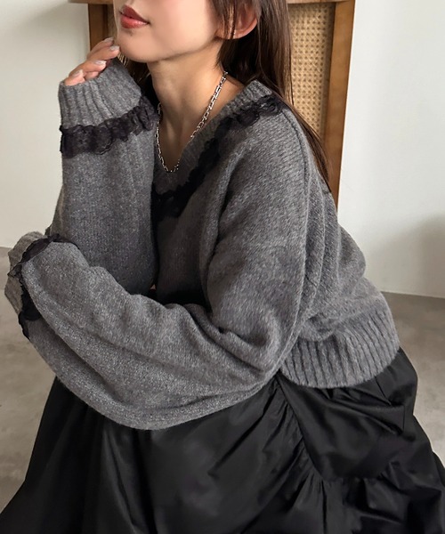 apres jour mignon(アプレジュールミニョン)の「フリルレースVニット【ZOZOTOWN限定アイテム】(ニット/セーター・レディース・ボルドー/チャコールグレー/ブラック・X-LARGE/フリー)」の2枚目の写真