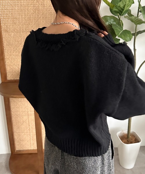 apres jour mignon(アプレジュールミニョン)の「フリルレースVニット【ZOZOTOWN限定アイテム】(ニット/セーター・レディース・ボルドー/チャコールグレー/ブラック・X-LARGE/フリー)」の5枚目の写真