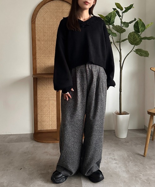 apres jour mignon(アプレジュールミニョン)の「フリルレースVニット【ZOZOTOWN限定アイテム】(ニット/セーター・レディース・ボルドー/チャコールグレー/ブラック・X-LARGE/フリー)」の6枚目の写真