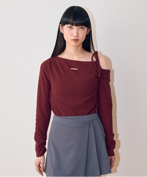 Mi-je(ミジェ)の「ワンショルリボンテレコ【韓国ファッション】(Tシャツ/カットソー・レディース・ブラック/アイボリー/エンジ・S/M)」の3枚目の写真