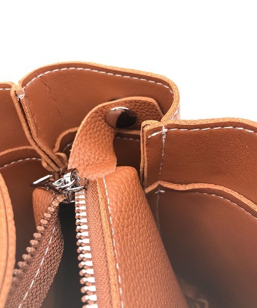 Futier land（フューティアランド）の「仕切りポーチ付き2wayバケットバッグ（ショルダーバッグ・レディース・ブラック/キャメル・FREE）」の10枚目の写真