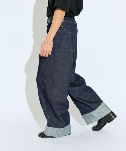 Lui's（ルイス）の「【Neucon/ニューコン】リベットデザインロールアップストレートデニムパンツ（デニムパンツ・メンズ・インディゴブルー/ブラック・2/1）」の11枚目の写真