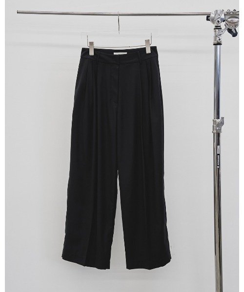 TODAYFUL（トゥデイフル）の「Lightweight Tuck Trousers（その他パンツ・レディース・ダークブラウン/ベージュ/ブラック・36inch/38inch）」の16枚目の写真