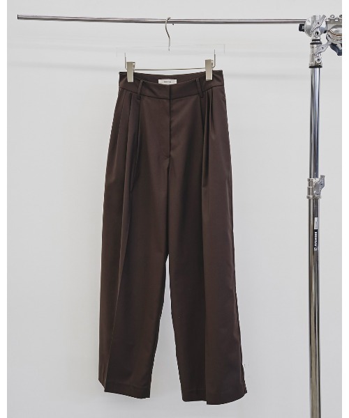 【新品 タグ・値札付】Finewool Tuck Trousers トゥデイフル Lightweight Tuck Trousers（その他パンツ）｜TODAYFUL