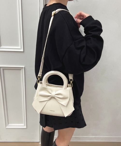 apres jour(アプレジュール)の「【apres jour×ARIAZ】フロントリボンショルダーバッグ(ショルダーバッグ・レディース・ブラック/ホワイト・FREE)」の3枚目の写真