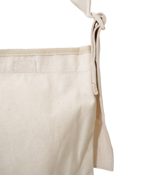 NEW ERA(ニューエラ)の「【NEW ERA/ニューエラ】CANVAS SHOULDER BAG(ショルダーバッグ・メンズ・アイボリー/ブラック・FREE)」の10枚目の写真