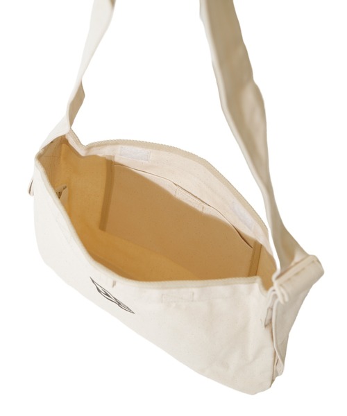 NEW ERA(ニューエラ)の「【NEW ERA/ニューエラ】CANVAS SHOULDER BAG(ショルダーバッグ・メンズ・アイボリー/ブラック・FREE)」の13枚目の写真