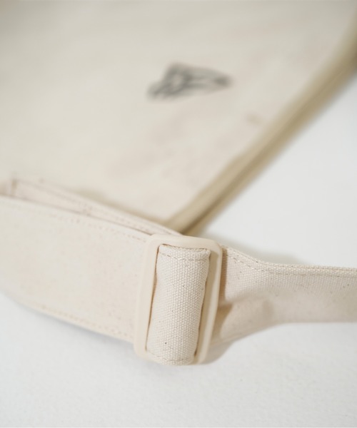 NEW ERA(ニューエラ)の「【NEW ERA/ニューエラ】CANVAS SHOULDER BAG(ショルダーバッグ・メンズ・アイボリー/ブラック・FREE)」の15枚目の写真