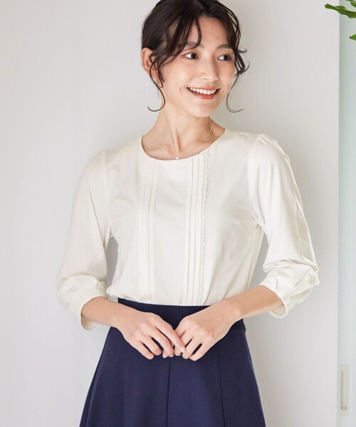Tiaclasse(ティアクラッセ)の「ピンタックレースカットソーTブラウス(Tシャツ/カットソー・レディース・オフホワイト/ネイビー/ピンク・XL/XXL)」の1枚目の写真