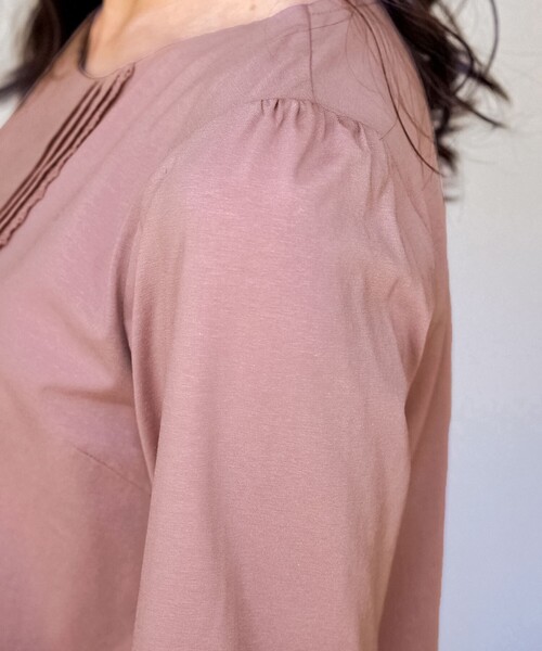 Tiaclasse(ティアクラッセ)の「ピンタックレースカットソーTブラウス(Tシャツ/カットソー・レディース・オフホワイト/ネイビー/ピンク・XL/XXL)」の8枚目の写真