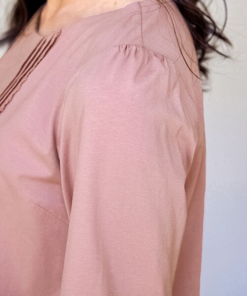 Tiaclasse(ティアクラッセ)の「ピンタックレースカットソーTブラウス(Tシャツ/カットソー・レディース・オフホワイト/ネイビー/ピンク・XL/XXL)」の6枚目の写真
