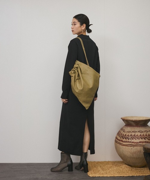 SALON adam et rope'（サロン アダム エ ロペ）の「【WEB限定】スキッパーニットワンピース（ワンピース・レディース・ブラック/ベージュ/グレー・FREE）」の6枚目の写真