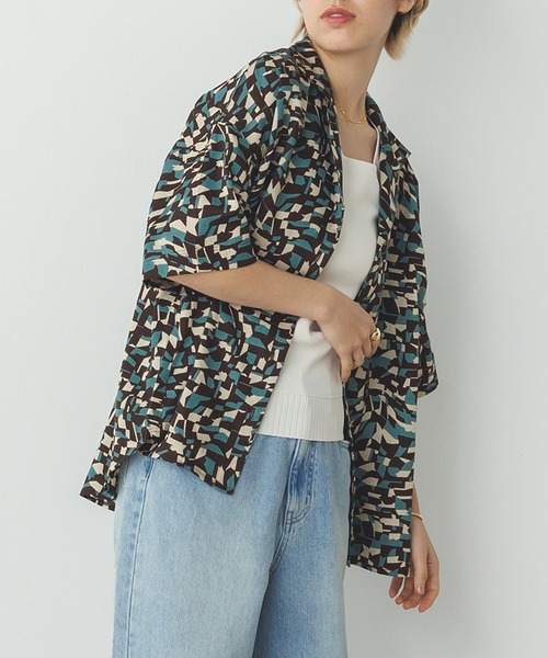 hunch（ハンチ）の「総柄プリント 半袖シャツ（シャツ/ブラウス・レディース・ブラウン系その他/ネイビー系/グリーン系その他・FREE）」の10枚目の写真