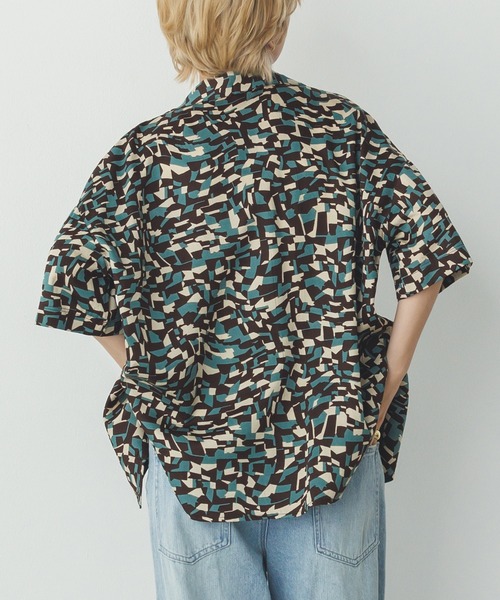 hunch（ハンチ）の「総柄プリント 半袖シャツ（シャツ/ブラウス・レディース・ブラウン系その他/ネイビー系/グリーン系その他・FREE）」の6枚目の写真