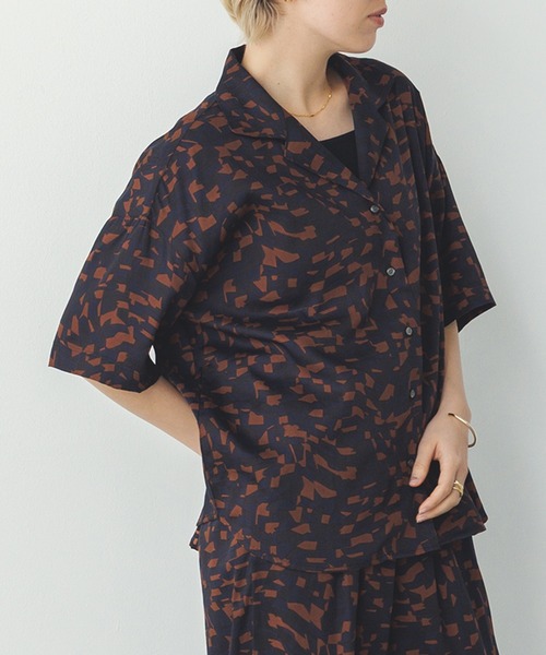 hunch（ハンチ）の「総柄プリント 半袖シャツ（シャツ/ブラウス・レディース・ブラウン系その他/ネイビー系/グリーン系その他・FREE）」の19枚目の写真