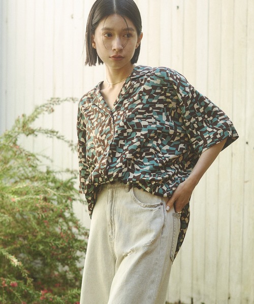 hunch（ハンチ）の「総柄プリント 半袖シャツ（シャツ/ブラウス・レディース・ブラウン系その他/ネイビー系/グリーン系その他・FREE）」の13枚目の写真