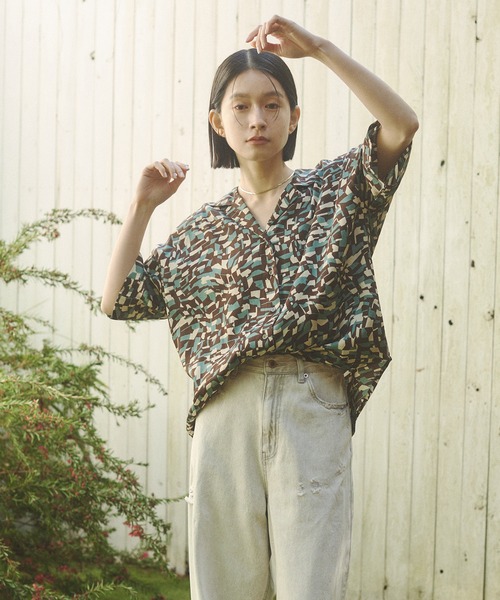 hunch（ハンチ）の「総柄プリント 半袖シャツ（シャツ/ブラウス・レディース・ブラウン系その他/ネイビー系/グリーン系その他・FREE）」の14枚目の写真