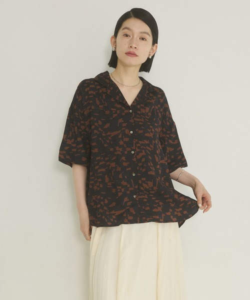 hunch（ハンチ）の「総柄プリント 半袖シャツ（シャツ/ブラウス・レディース・ブラウン系その他/ネイビー系/グリーン系その他・FREE）」の16枚目の写真