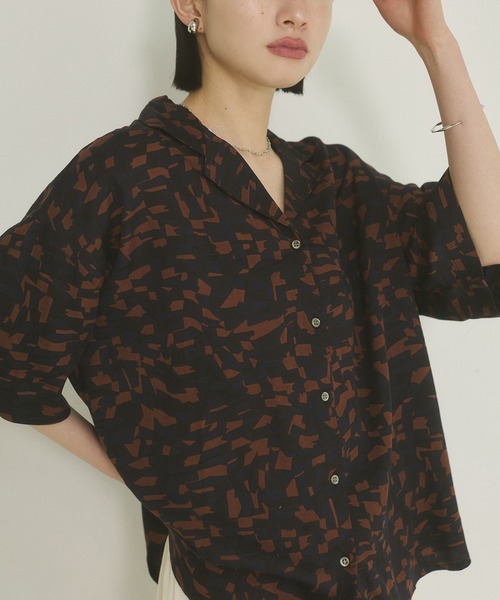 hunch（ハンチ）の「総柄プリント 半袖シャツ（シャツ/ブラウス・レディース・ブラウン系その他/ネイビー系/グリーン系その他・FREE）」の15枚目の写真
