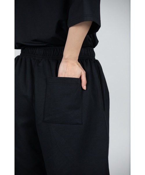 UNDER ARMOUR（アンダーアーマー）の「【ZOZOTWON販路限定】UAオーバーサイズ  ショーツ（ライフスタイル/メンズ/レディース）（その他パンツ・メンズ・ブラック・M/2XL/S/XL/L/3XL）」の10枚目の写真