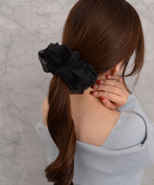 Mayree（メイリー）の「【float】シフォン シンプル ビッグ シュシュ【8色展開】（シュシュ・レディース・ホワイト/ブラウン/コーラルピンク/ベージュ/ラベンダー/ブラック/ライトブルー/スモークピンク・FREE）」の16枚目の写真