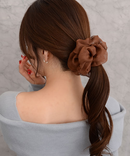 Mayree（メイリー）の「【float】シフォン シンプル ビッグ シュシュ【8色展開】（シュシュ・レディース・ホワイト/ブラウン/コーラルピンク/ベージュ/ラベンダー/ブラック/ライトブルー/スモークピンク・FREE）」の17枚目の写真