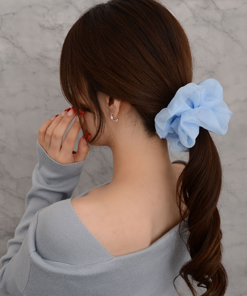 Mayree（メイリー）の「【float】シフォン シンプル ビッグ シュシュ【8色展開】（シュシュ・レディース・ホワイト/ブラウン/コーラルピンク/ベージュ/ラベンダー/ブラック/ライトブルー/スモークピンク・FREE）」の21枚目の写真