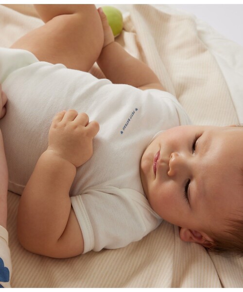 PETIT BATEAU(プチバトー)の「半袖ボディ3枚組(ロンパース・キッズ・その他1・6MONTH/18MONTH/24MONTH/12MONTH)」の2枚目の写真