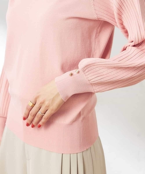 a.v.v（アーヴェヴェ）の「【雑誌InRed(宝島社)4月号掲載】プリーツスリーブ美ラクるニット（ニット/セーター・レディース・ホワイト/ライトグレー/ピンク・38/36/42/40/34）」の4枚目の写真