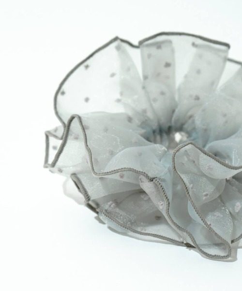 flower（フラワー）の「オーバーラップシュシュ（シュシュ・レディース・カーキ/ホワイト・FREE）」の6枚目の写真