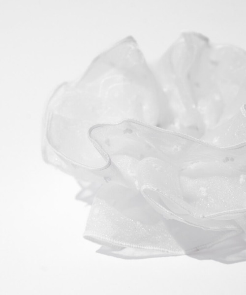 flower（フラワー）の「オーバーラップシュシュ（シュシュ・レディース・カーキ/ホワイト・FREE）」の8枚目の写真