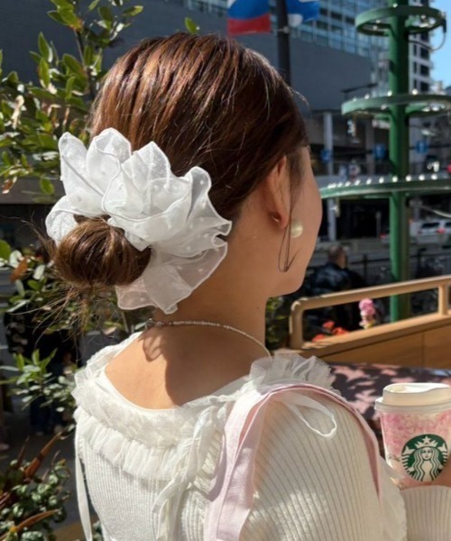 flower（フラワー）の「オーバーラップシュシュ（シュシュ・レディース・カーキ/ホワイト・FREE）」の21枚目の写真