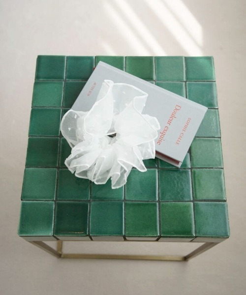 flower（フラワー）の「オーバーラップシュシュ（シュシュ・レディース・カーキ/ホワイト・FREE）」の13枚目の写真